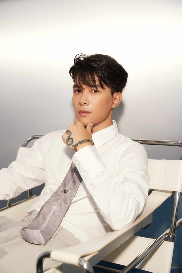 Nam diễn viên được khen là "người chồng quốc dân". Nam diễn viên được khen là "người chồng quốc dân".