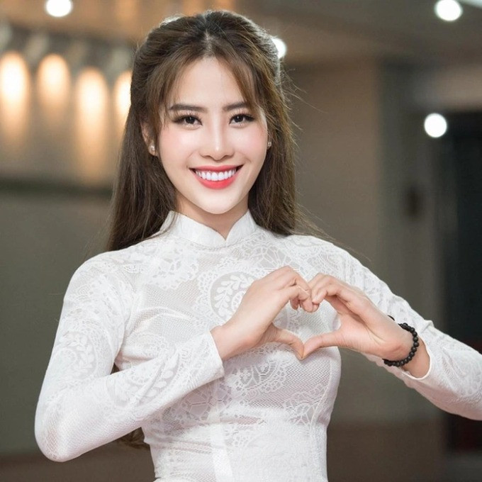 Đôi mắt Nam Em trước khi phẫu thuật trông có hồn hơn hẳn. Đôi mắt Nam Em trước khi phẫu thuật trông có hồn hơn hẳn.