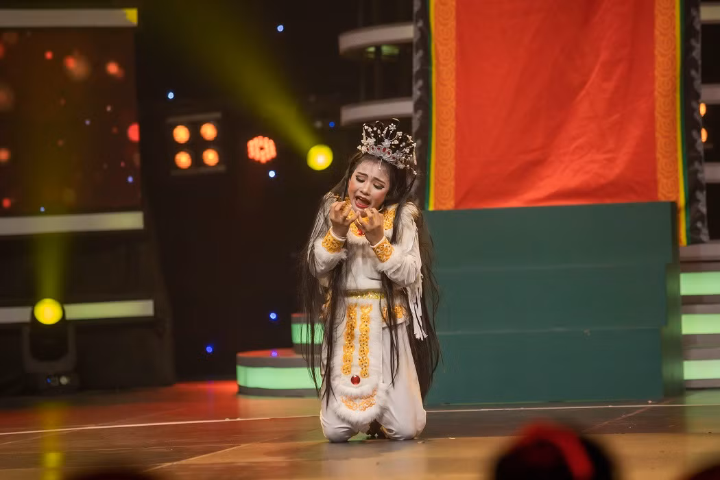 Nam Phong không ngại thử sức ở cả bộ môn tuồng cổ. Nam Phong không ngại thử sức ở cả bộ môn tuồng cổ.