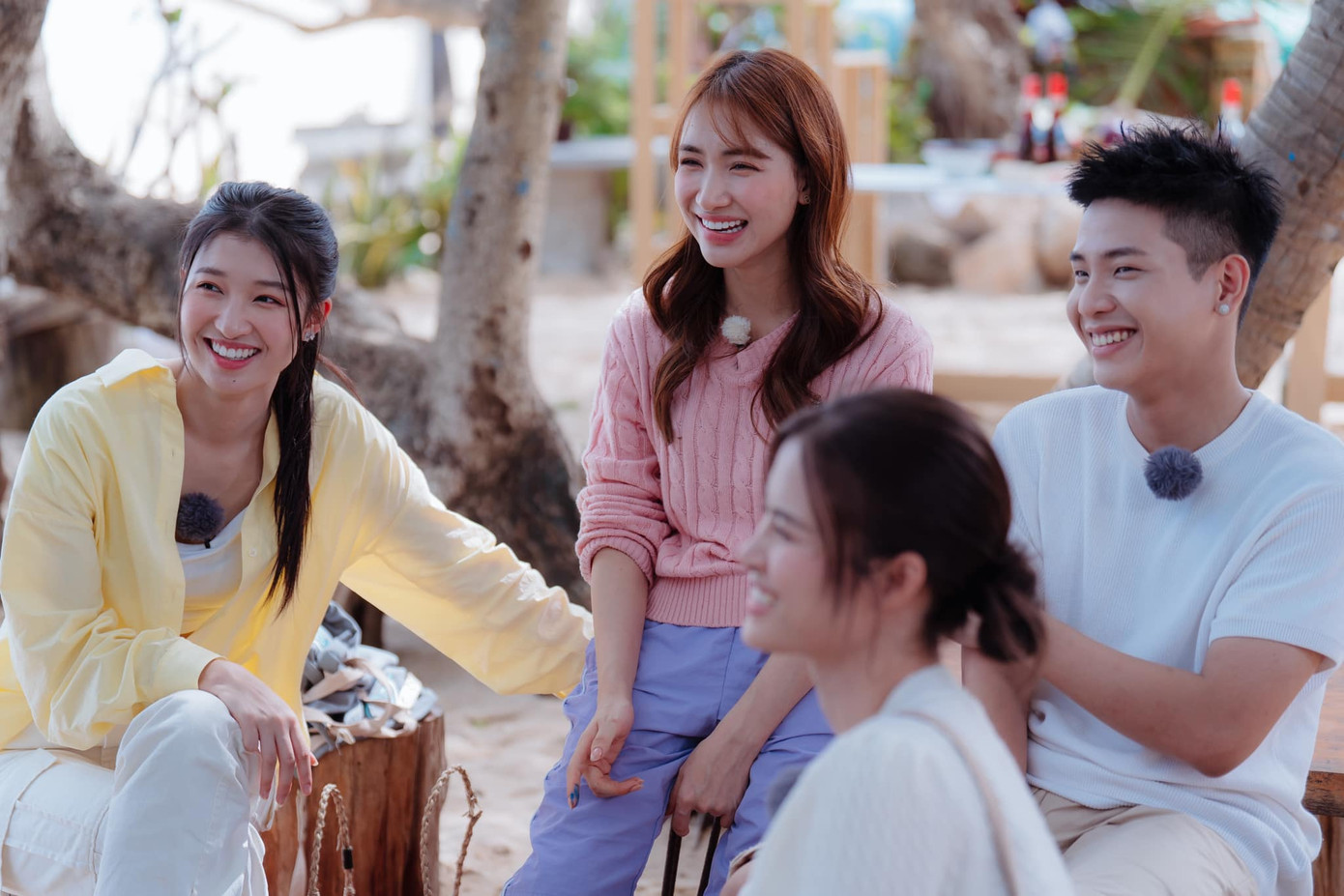 Phương Nhi làm khách mời ở chương trình Biển Của Hy Vọng. Phương Nhi làm khách mời ở chương trình Biển Của Hy Vọng.