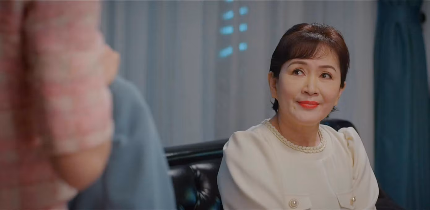 Bà Kim Nhung có nhiều hành động khiến khán giả khó hiểu