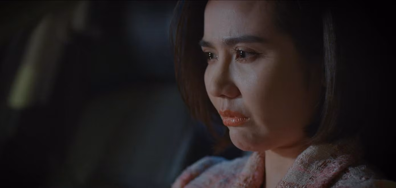 Vân Trang liên tục khóc nấc vì tủi thân