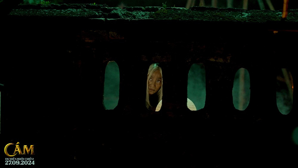 Câu chuyện cổ tích quen thuộc hiện lên đầy u ám trong phim này.