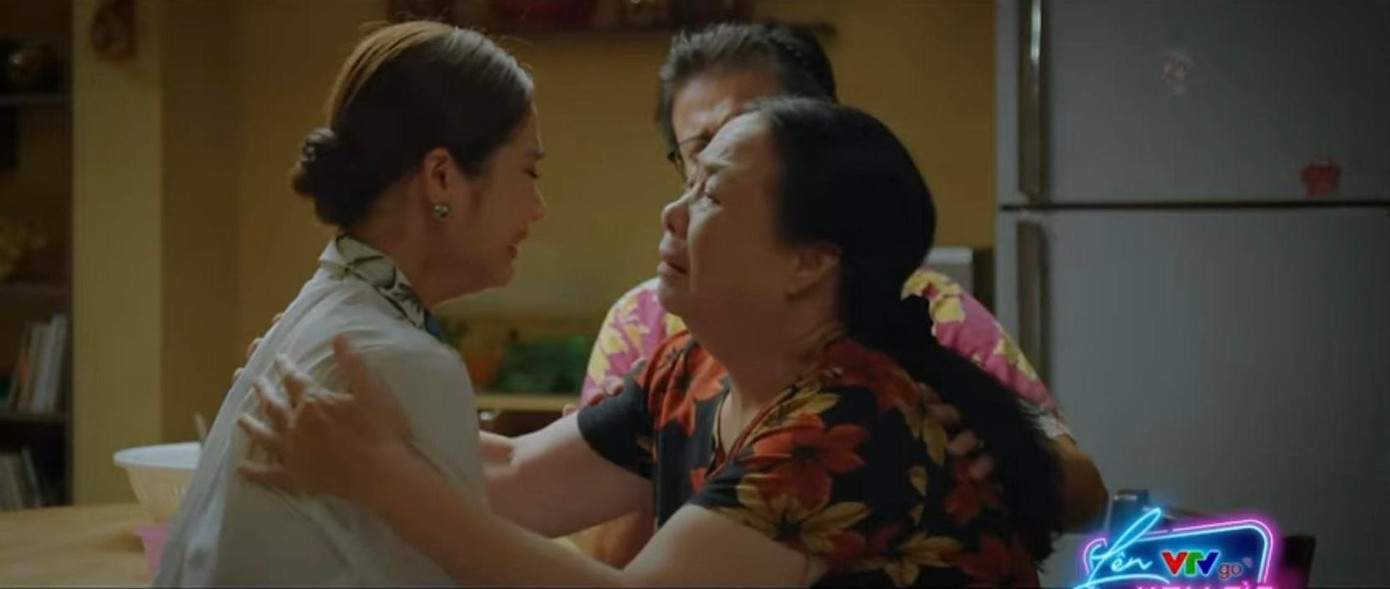 Bà Nga phải gác lại nỗi đau vì không muốn Vân Trang buồn khổ