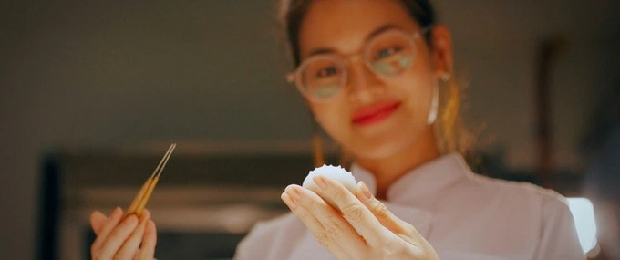 Ly bị cho là không chuyên nghiệp khi làm bánh. Ly bị cho là không chuyên nghiệp khi làm bánh.