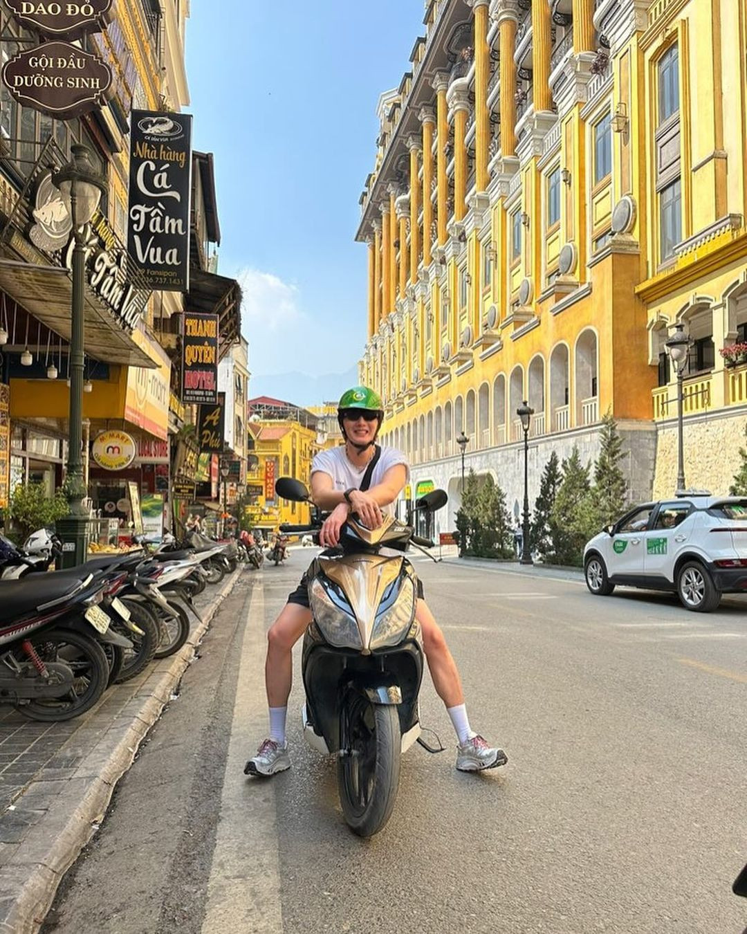 Jung Il Woo đang có chuyến nghỉ dưỡng ở Việt Nam. Jung Il Woo đang có chuyến nghỉ dưỡng ở Việt Nam.