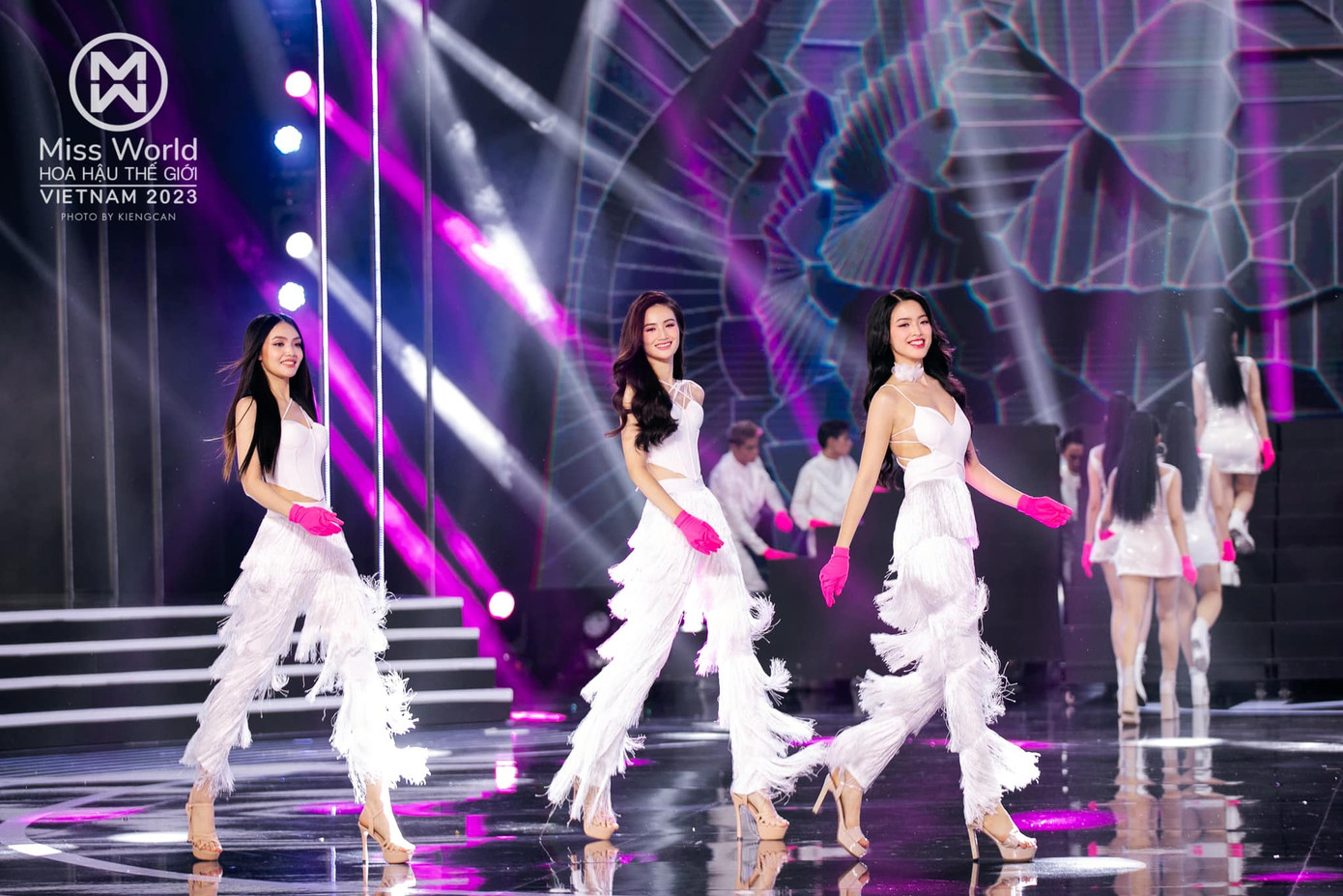 Giờ thì Ý Nhi đã tự tin với vóc dáng của bản thân. Giờ thì Ý Nhi đã tự tin với vóc dáng của bản thân.