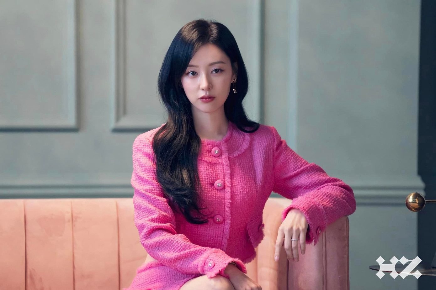 Kim Ji Won dành tới một năm chuẩn bị cho vai Hong Hae In. Kim Ji Won dành tới một năm chuẩn bị cho vai Hong Hae In.