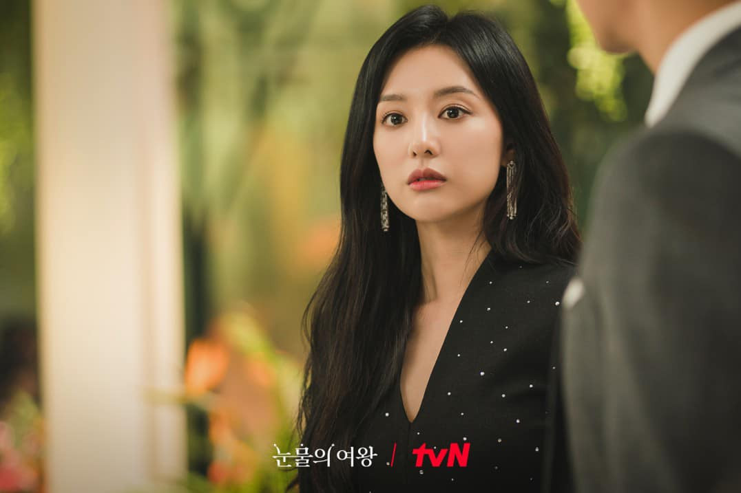 Kim Ji Won còn hướng nội hơn cả nhân vật của mình. Kim Ji Won còn hướng nội hơn cả nhân vật của mình.