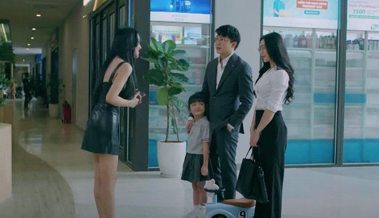 Nguyệt bề ngoài có cuộc sống viên mãn. Nguyệt bề ngoài có cuộc sống viên mãn.