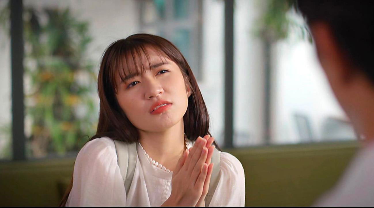 Khán giả nói vui rằng Doãn Quốc Đam mượn chiêu nháy mắt từ bạn diễn Ngọc Huyền