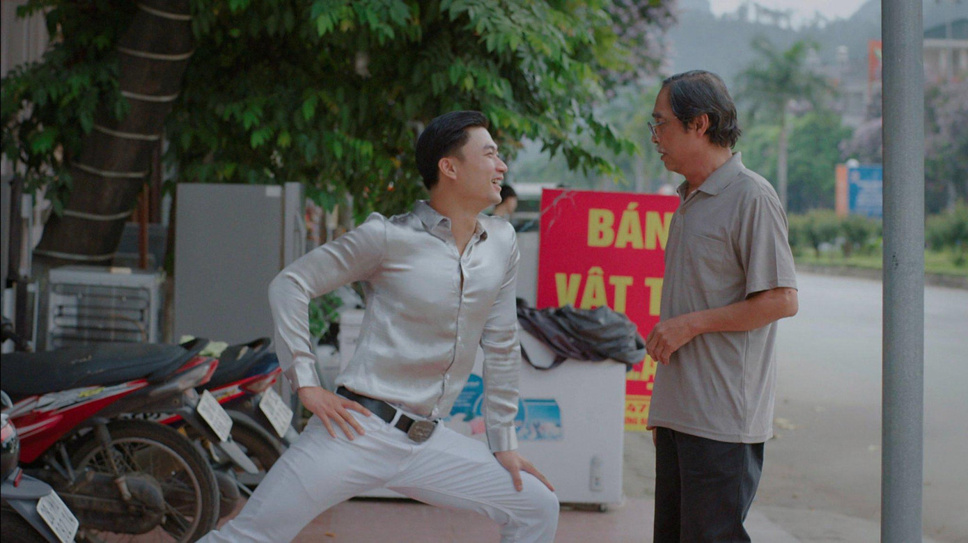 Anh chàng thả thính từ Sơn Ca đến ông của cô. Anh chàng thả thính từ Sơn Ca đến ông của cô.