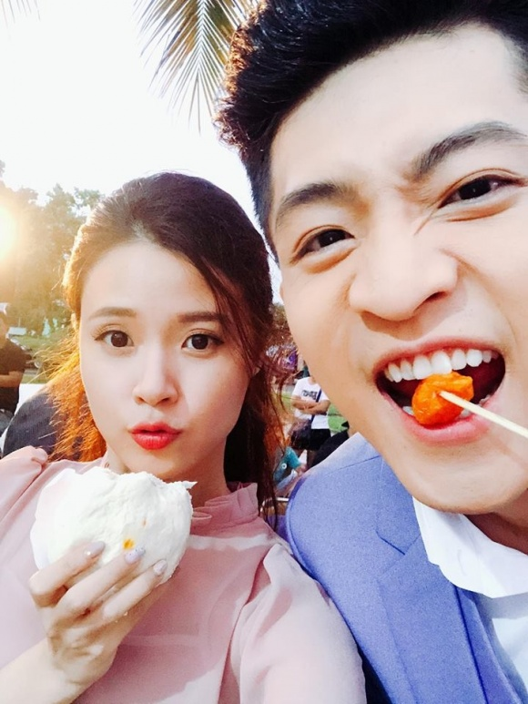 Midu và Harry Lu là đồng nghiệp thân thiết lâu năm, từng được fan đẩy thuyền. Midu và Harry Lu là đồng nghiệp thân thiết lâu năm, từng được fan đẩy thuyền.