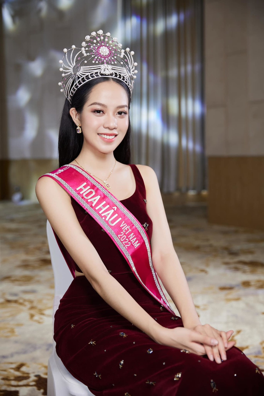 Nànghậu sở hữu vẻ đẹp nữ tính ngọt ngào. Nànghậu sở hữu vẻ đẹp nữ tính ngọt ngào.