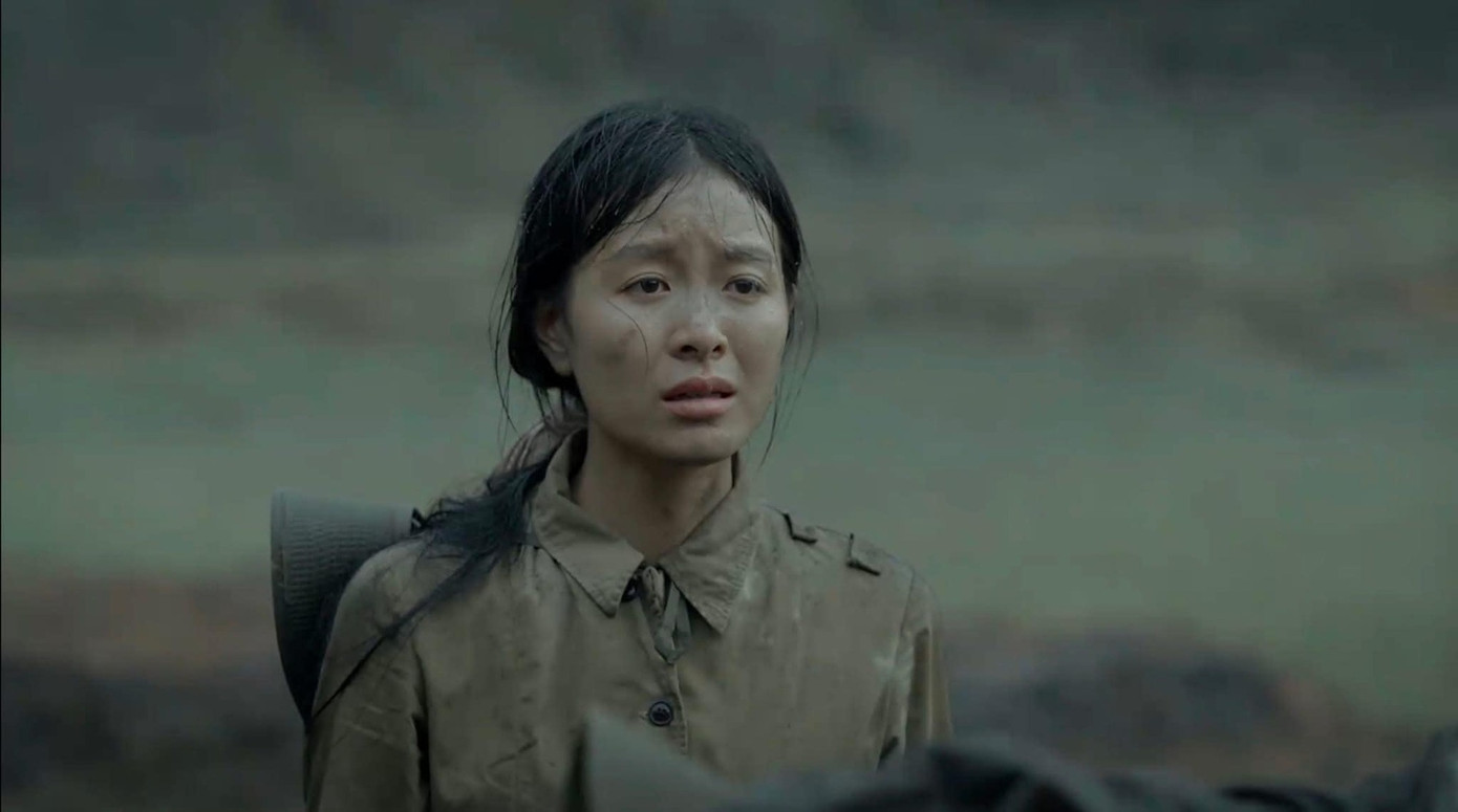 Nhân vật này có rất nhiều cảnh hồi tưởng đau buồn. Nhân vật này có rất nhiều cảnh hồi tưởng đau buồn.