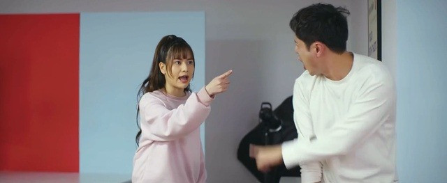 Thanh Sơn, Việt Hoa vào vai cặp vợ chồng nhiều mâu thuẫn. Thanh Sơn, Việt Hoa vào vai cặp vợ chồng nhiều mâu thuẫn.