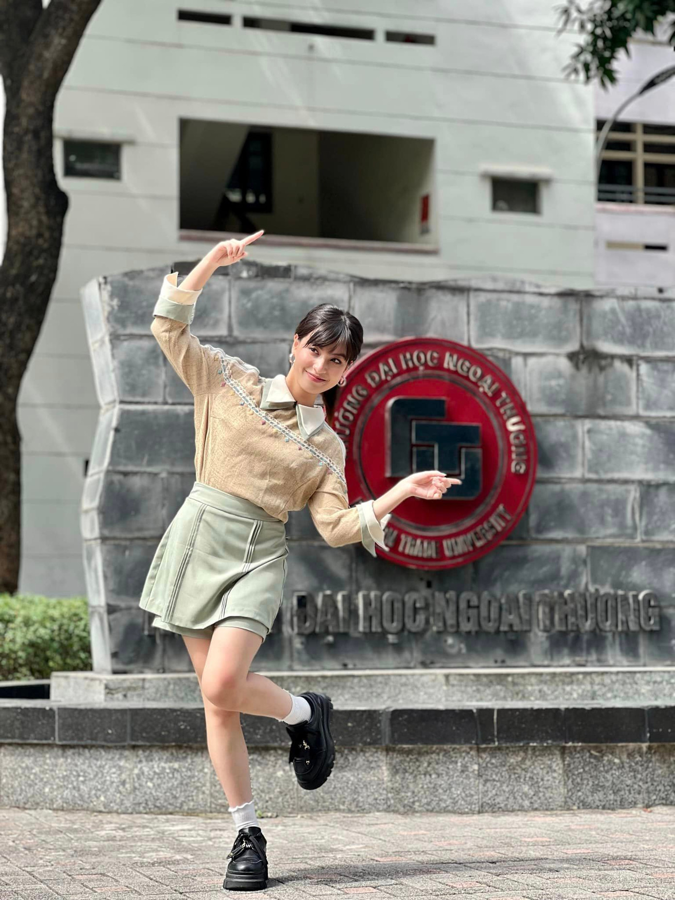 Thảo Tâm lí lắc khi làm việc với các bạn sinh viên. Thảo Tâm lí lắc khi làm việc với các bạn sinh viên.