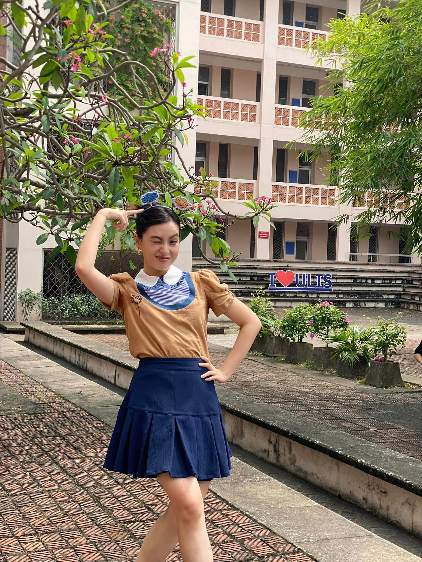 Thảo Tâm lí lắc khi làm việc với các bạn sinh viên. Thảo Tâm lí lắc khi làm việc với các bạn sinh viên.