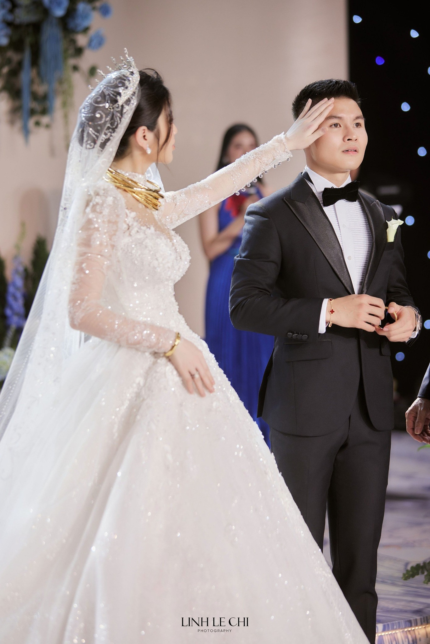 Ảnh cưới của cặp đôi do một studio nổi tiếng phụ trách. Ảnh cưới của cặp đôi do một studio nổi tiếng phụ trách.