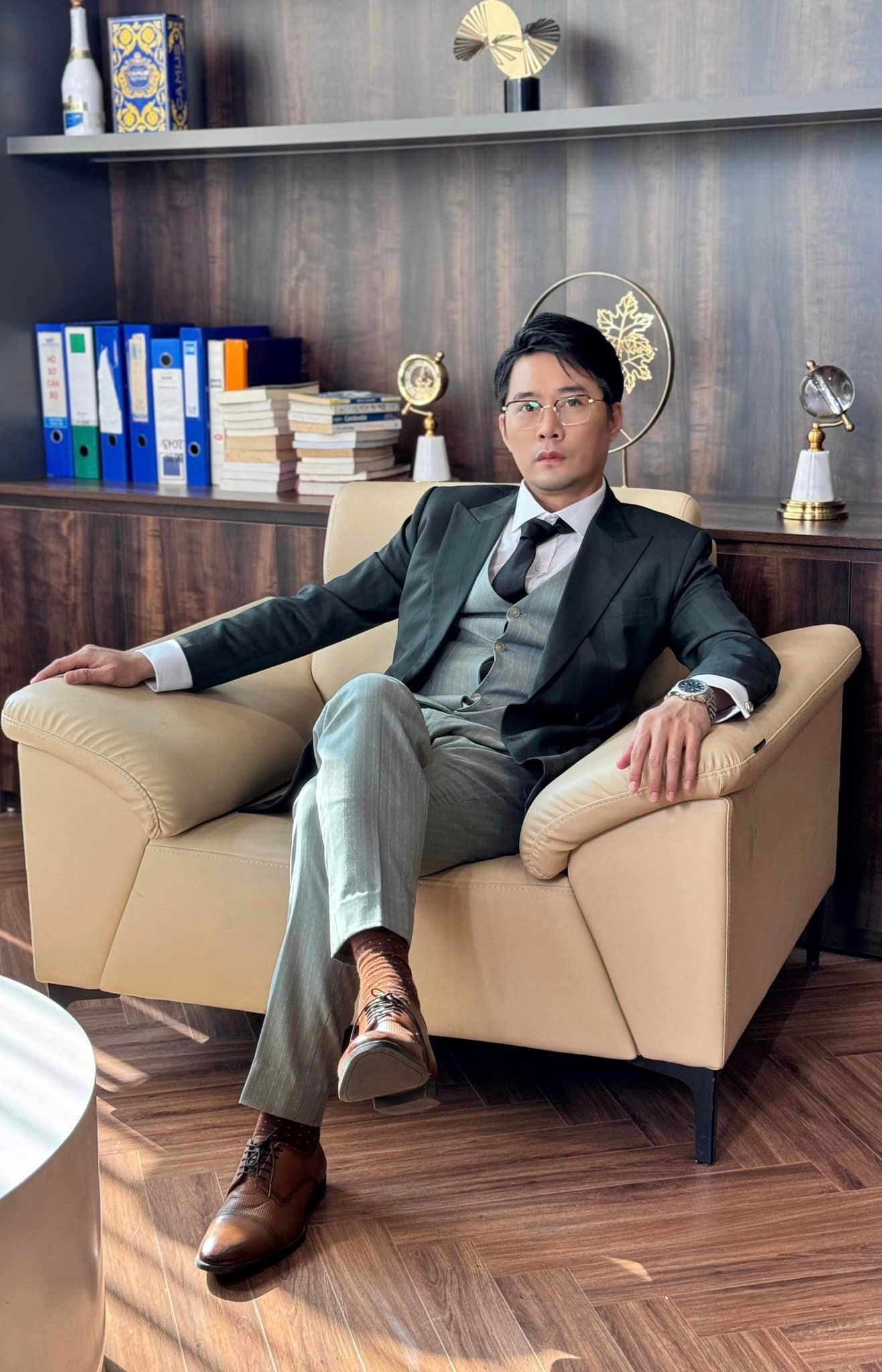 Nam diễn viên đầu tư kỹ lưỡng cho khâu trang phục.