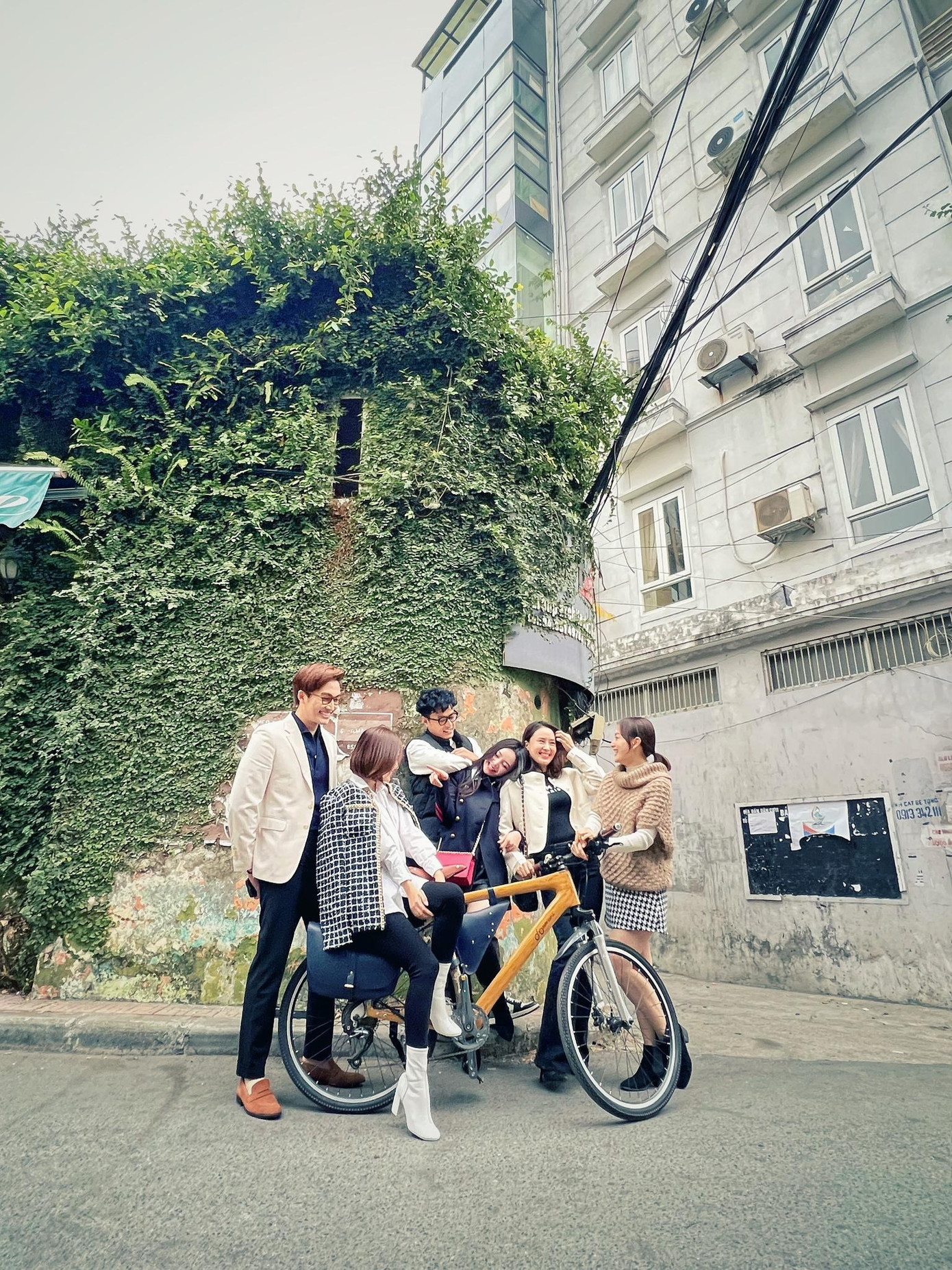 Dàn diễn viên của hai phim ăn khách chuyện trò vui vẻ Dàn diễn viên của hai phim ăn khách chuyện trò vui vẻ