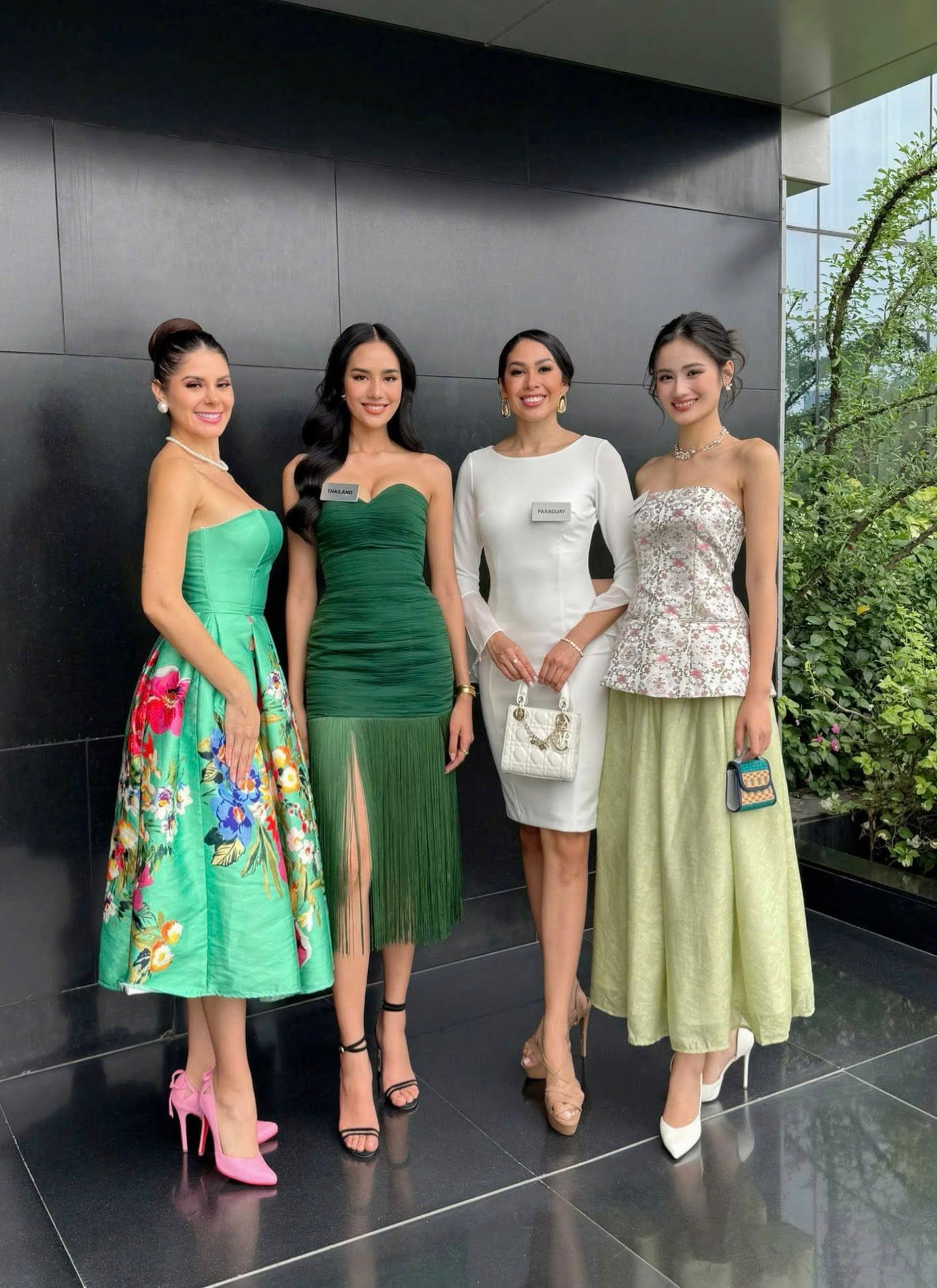 Hoa hậu Ý Nhi đang có khởi đầu ấn tượng, được lòng fan khán giả quê nhà. Hoa hậu Ý Nhi đang có khởi đầu ấn tượng, được lòng fan khán giả quê nhà.