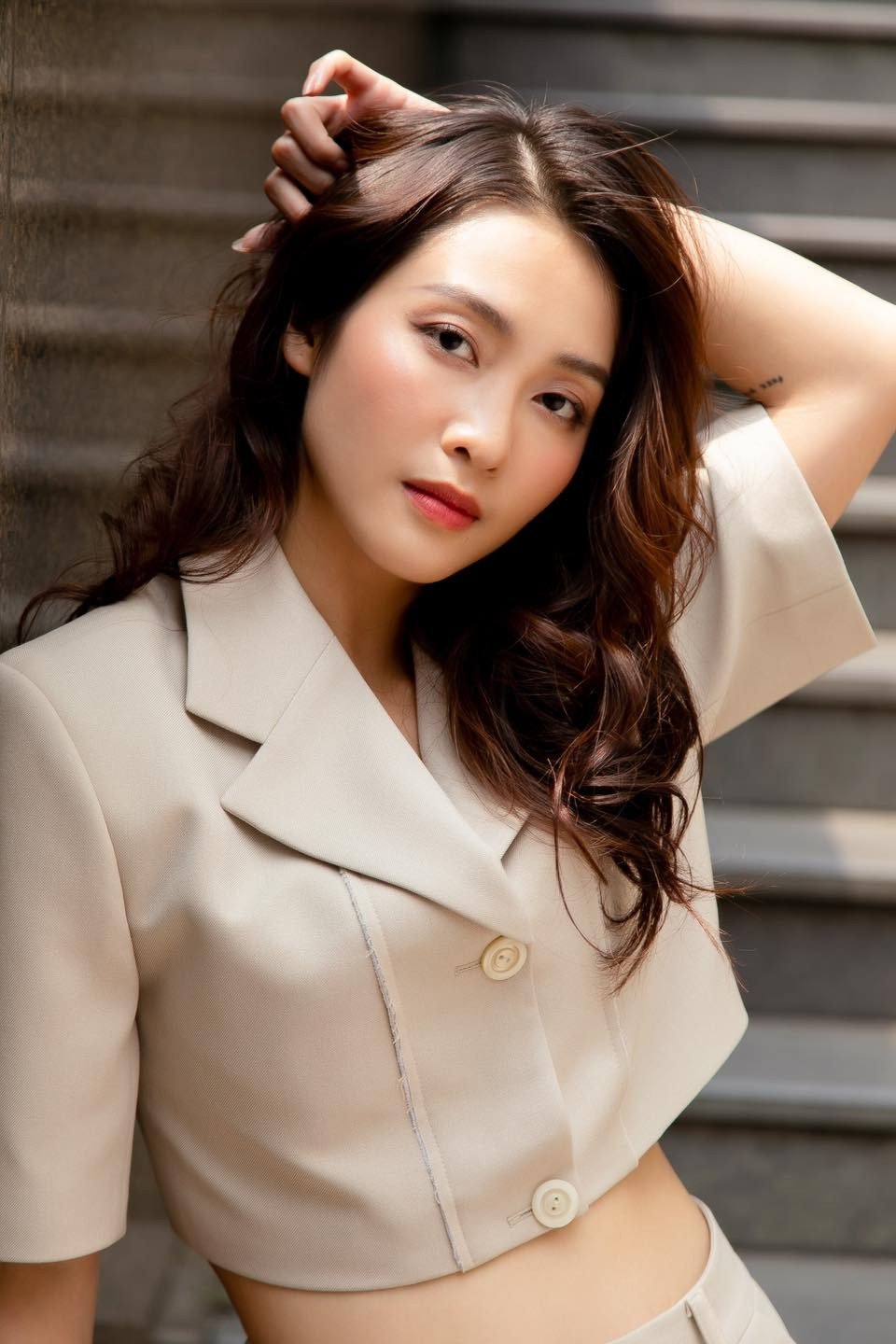 Làm sao Khả Ngân có thể quay hai phim cùng một lúc?