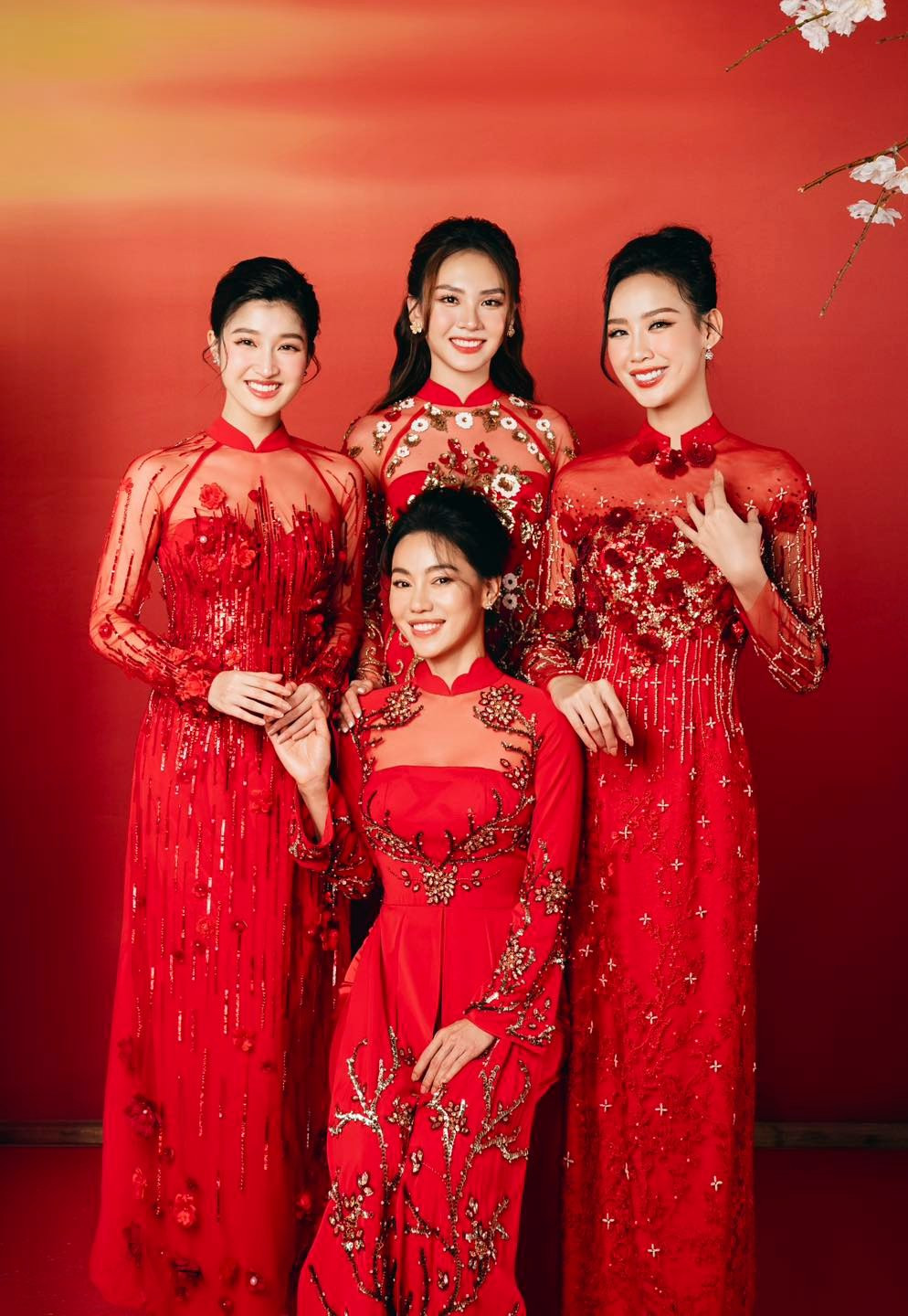 Mai Phương vẫn thân thiết với "dì Dung" không như mọi người hiểu lầm. Mai Phương vẫn thân thiết với "dì Dung" không như mọi người hiểu lầm.