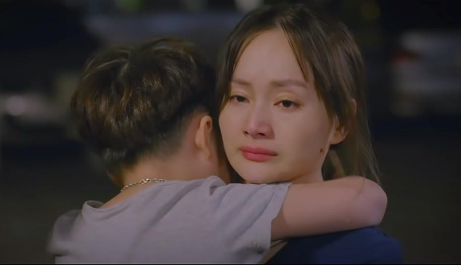 Chị cả Vân Khánh có cuộc hôn nhân hết sức mệt mỏi Chị cả Vân Khánh có cuộc hôn nhân hết sức mệt mỏi