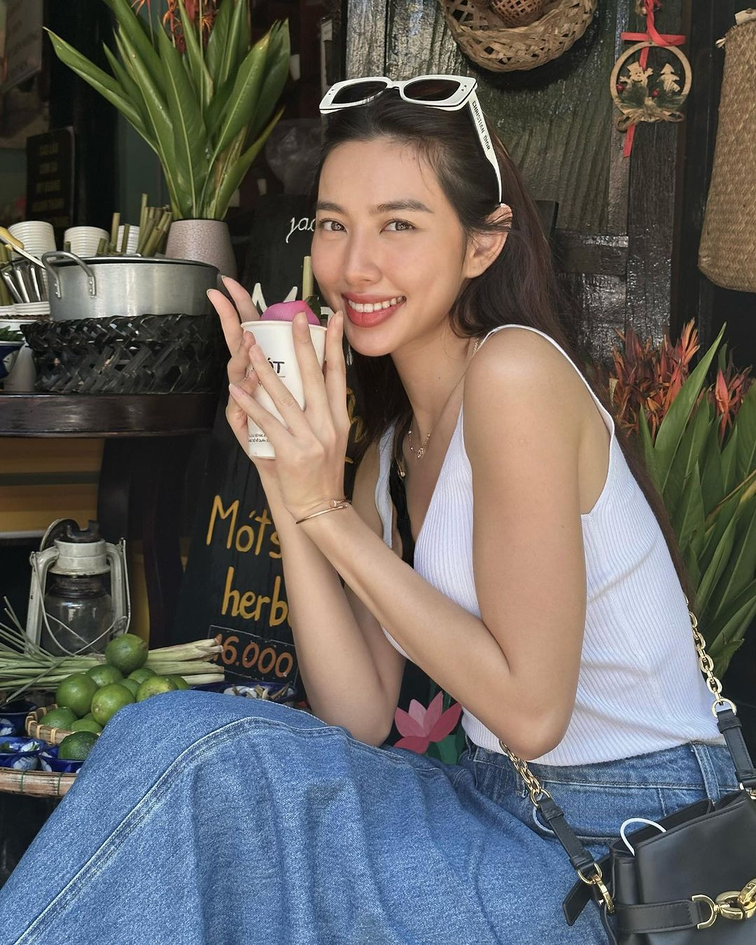 Thùy Tiên khoe ảnh ở Đà Nẵng vào ngày ông Nawat tới TP.HCM.