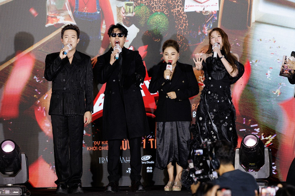 Showcase của Bộ Tứ Báo Thủ lại bị ồn ào của Phương Lan - Phan Đạt "chiếm sóng".