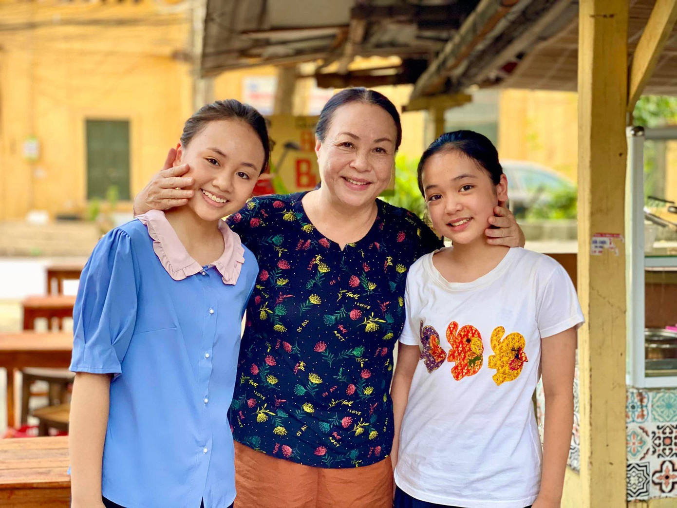 Hồng Nhung và Chu Diệp Anh xuất hiện trên trường quay Hồng Nhung và Chu Diệp Anh xuất hiện trên trường quay