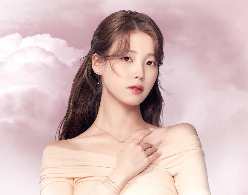 Hóa ra IU mới là cái tên đầu tiên mà nhà sản xuất nhắm đến.