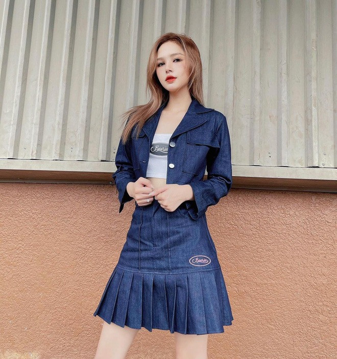 Xoài Non nghỉ học sớm và sau đó phải bươn chải nhiều công việc.