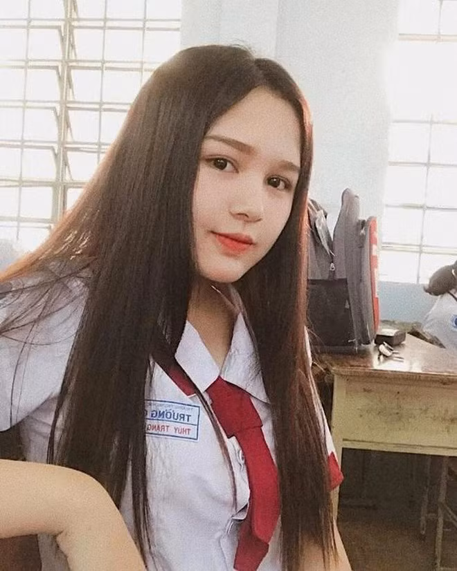 Xoài Non sở hữu vẻ ngoài xinh xắn từ thời còn đi học.