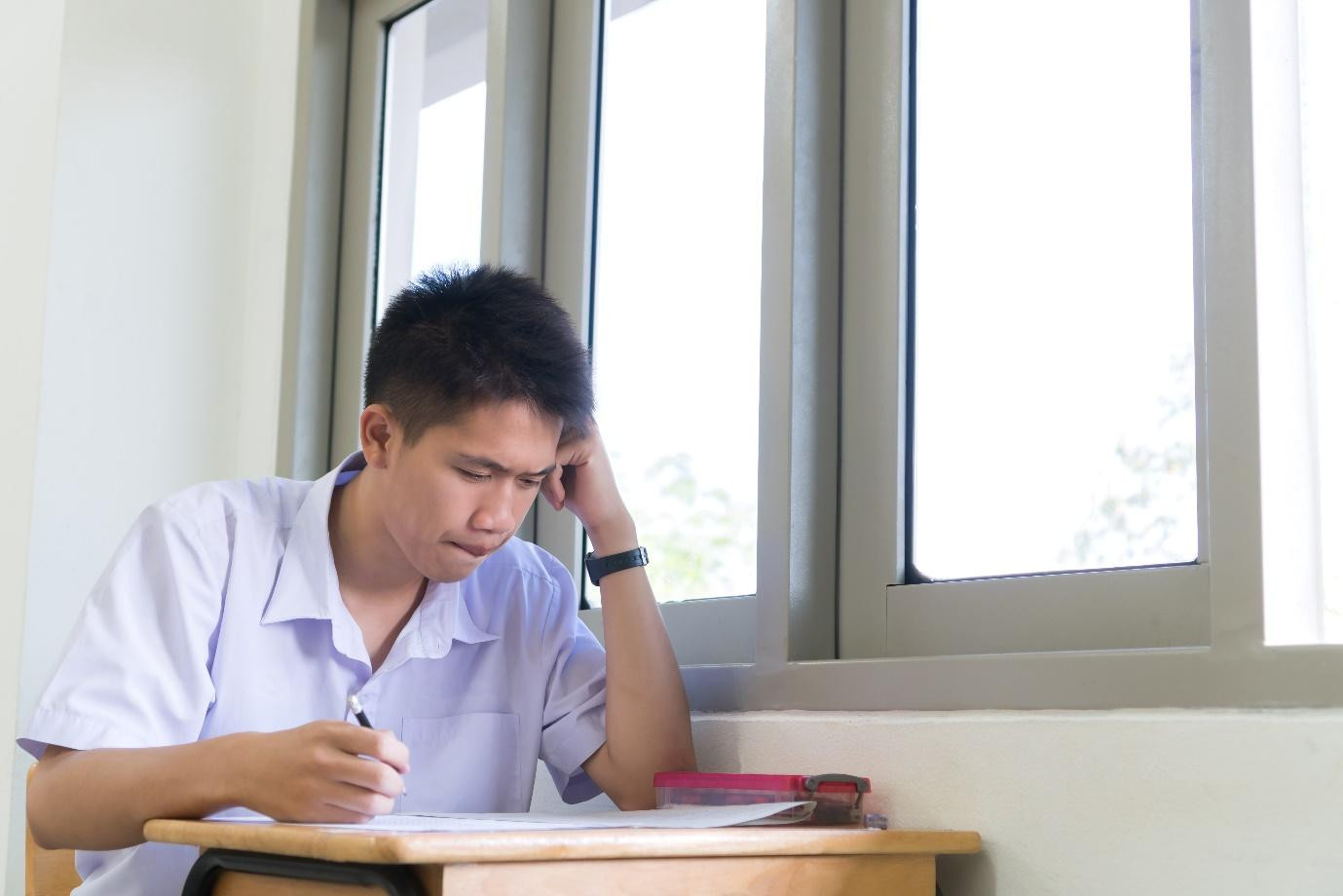 Nhiều sĩ tử phải tự ôn tập cho kỳ thi quan trọng sắp tới do ảnh hưởng của dịch bệnh. Nhiều sĩ tử phải tự ôn tập cho kỳ thi quan trọng sắp tới do ảnh hưởng của dịch bệnh.