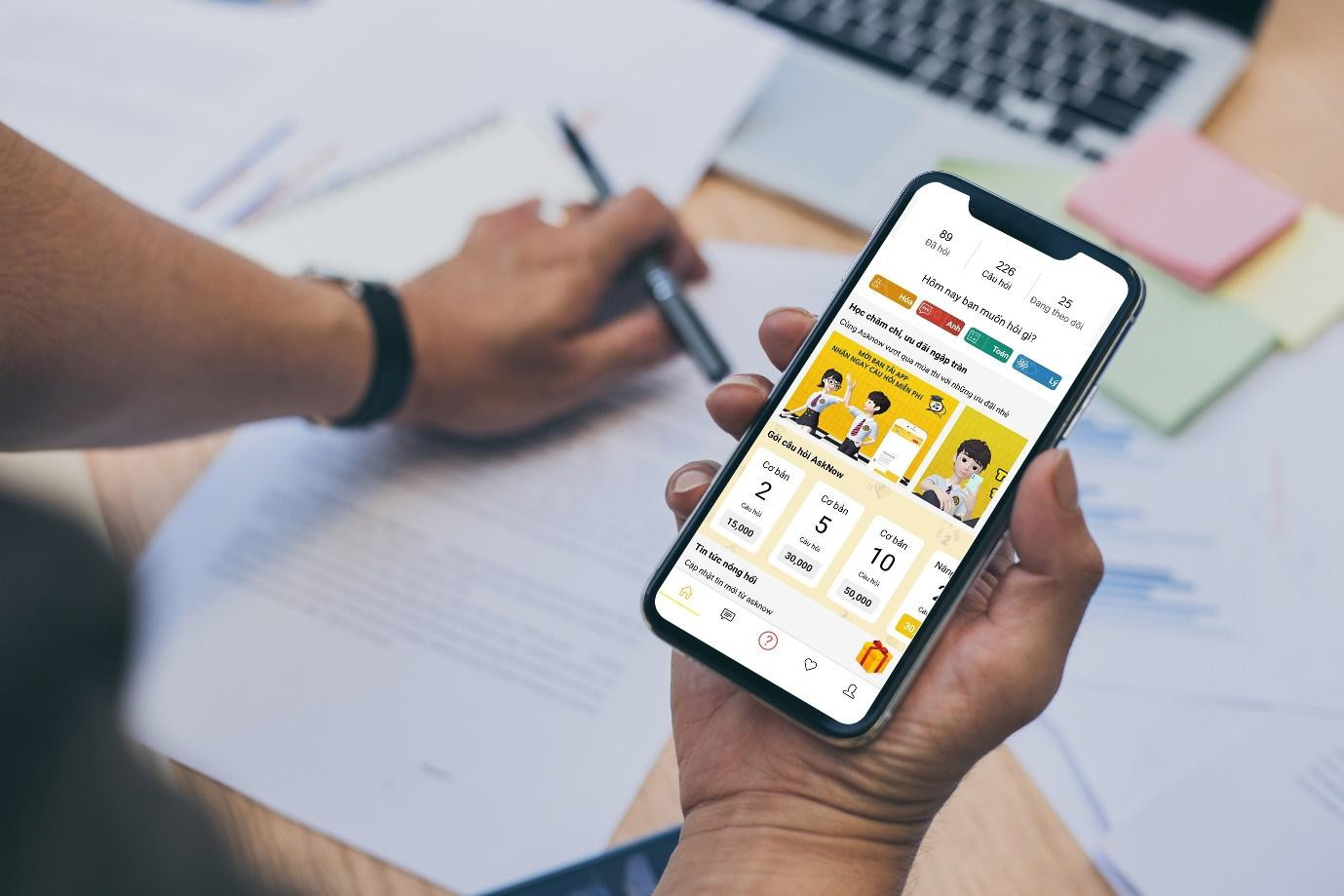 Giao diện thân thiện, kết nối nhanh chóng… là những thế mạnh giúp AskNow “ghi điểm” với teen Việt nhà mình. Giao diện thân thiện, kết nối nhanh chóng… là những thế mạnh giúp AskNow “ghi điểm” với teen Việt nhà mình.