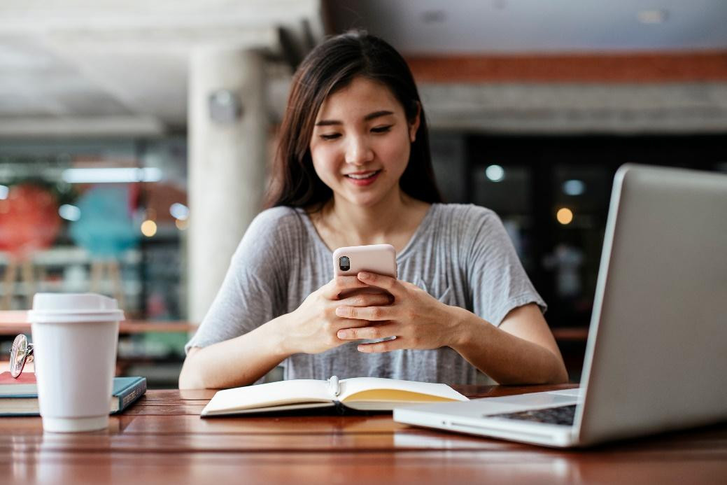 Sĩ tử nhà mình có thể ôn tập trực tuyến với đội ngũ gia sư chất lượng của AskNow chỉ với một chiếc điện thoại ngay tại nhà. Sĩ tử nhà mình có thể ôn tập trực tuyến với đội ngũ gia sư chất lượng của AskNow chỉ với một chiếc điện thoại ngay tại nhà.