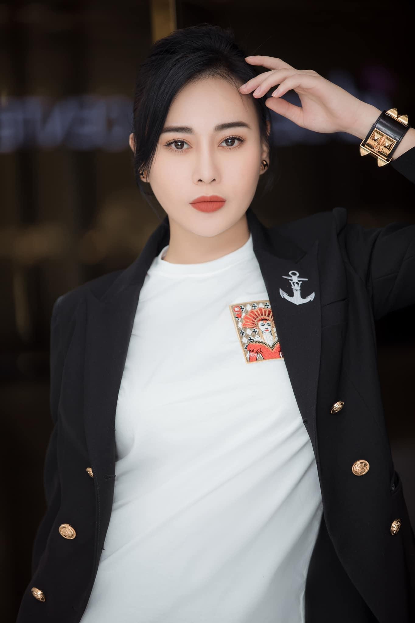 Phương Oanh nhắn nhủ các cô gái hãy luôn chăm sóc, yêu thương bản thân. Phương Oanh nhắn nhủ các cô gái hãy luôn chăm sóc, yêu thương bản thân.