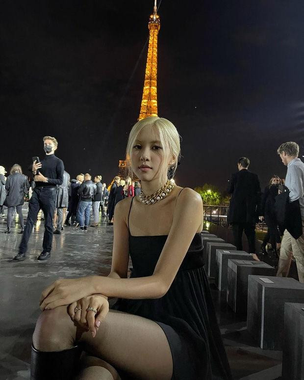 Netizen xuýt xoa thương các cô gái phải chịu giá lạnh Netizen xuýt xoa thương các cô gái phải chịu giá lạnh