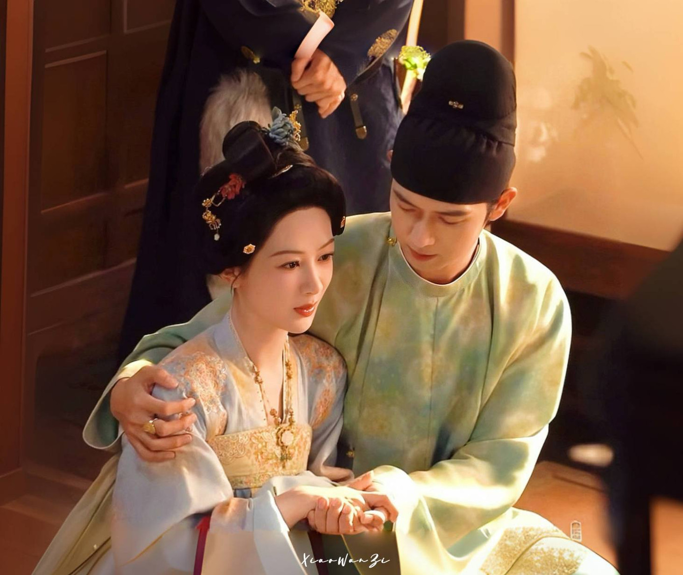 Hai vợ chồng ngày càng thấu hiểu, gắn bó. Hai vợ chồng ngày càng thấu hiểu, gắn bó.