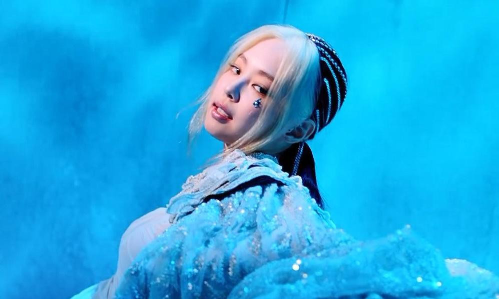 Netizen gọi đây là "tóc Dương Quá"!