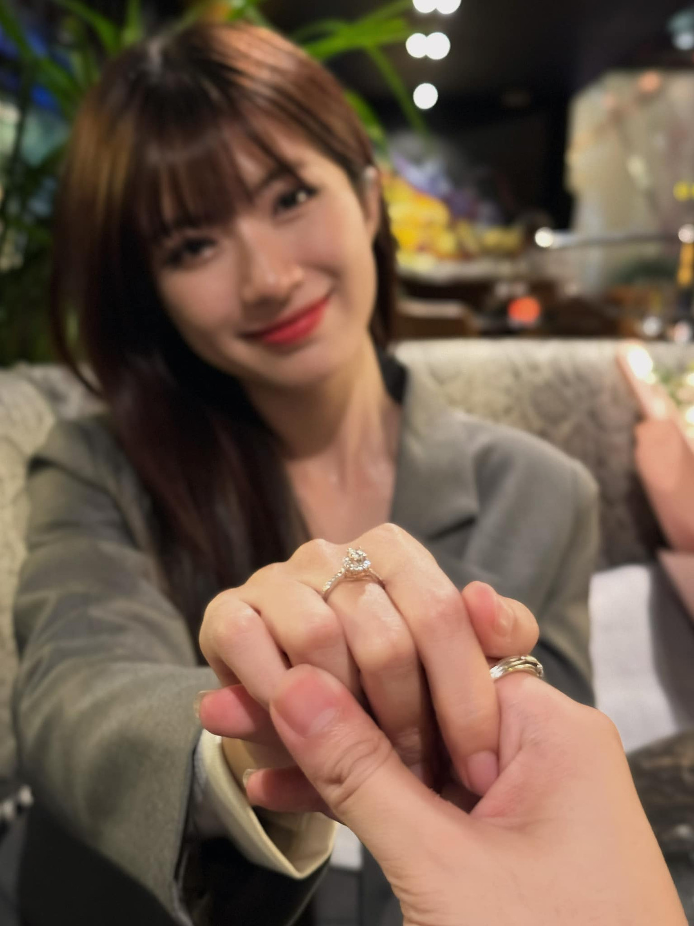 Nữ diễn viên có buổi cầu hôn nhẹ nhàng. Nữ diễn viên có buổi cầu hôn nhẹ nhàng.