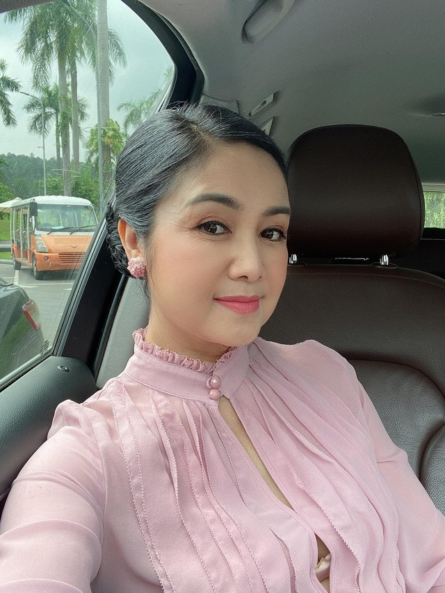 Các diễn viên đồng loạt khoe ảnh hậu trường.