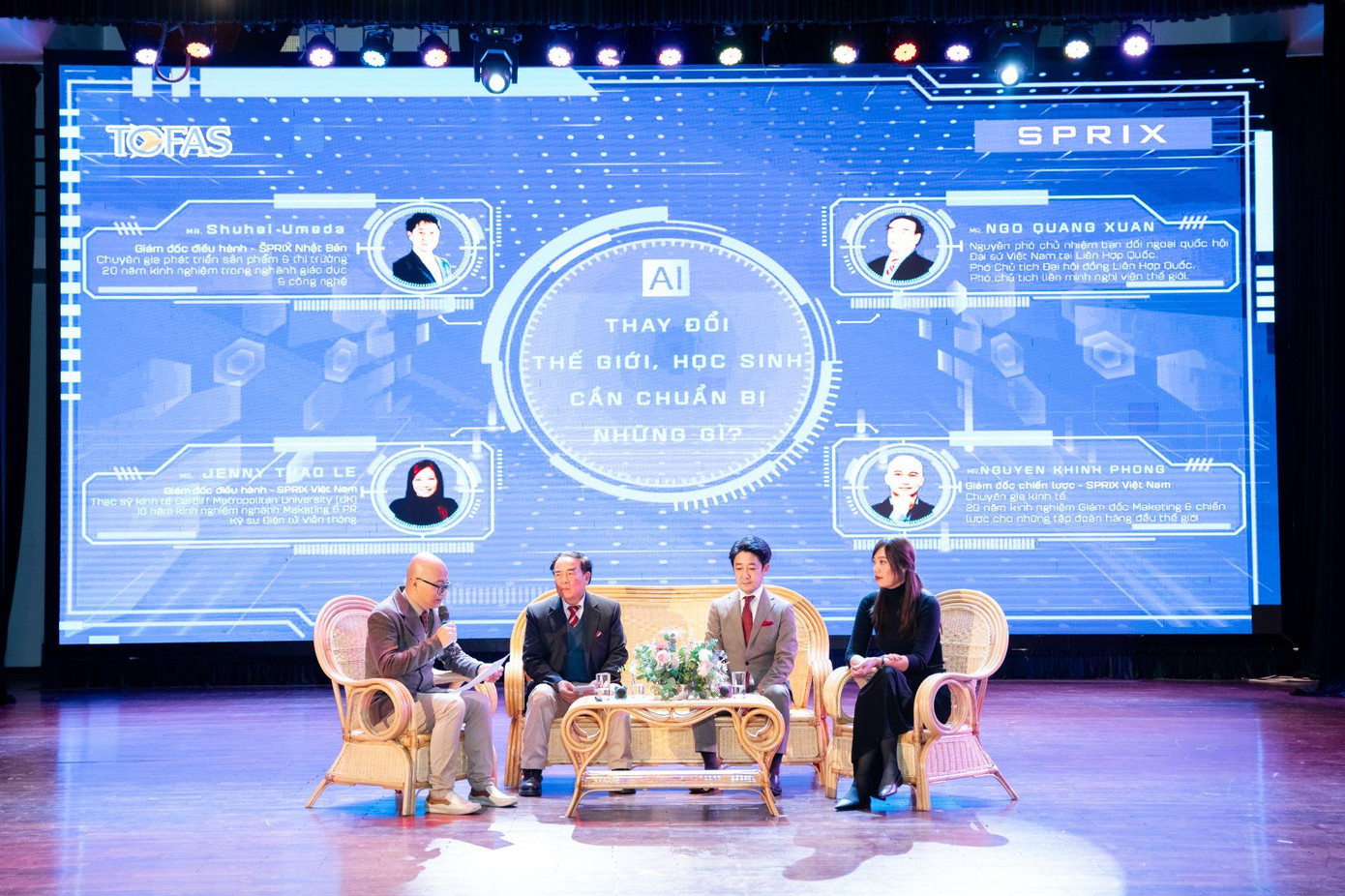 Đại diện tập đoàn Sprix tọa đàm với khách mời tại chương trình Đại diện tập đoàn Sprix tọa đàm với khách mời tại chương trình