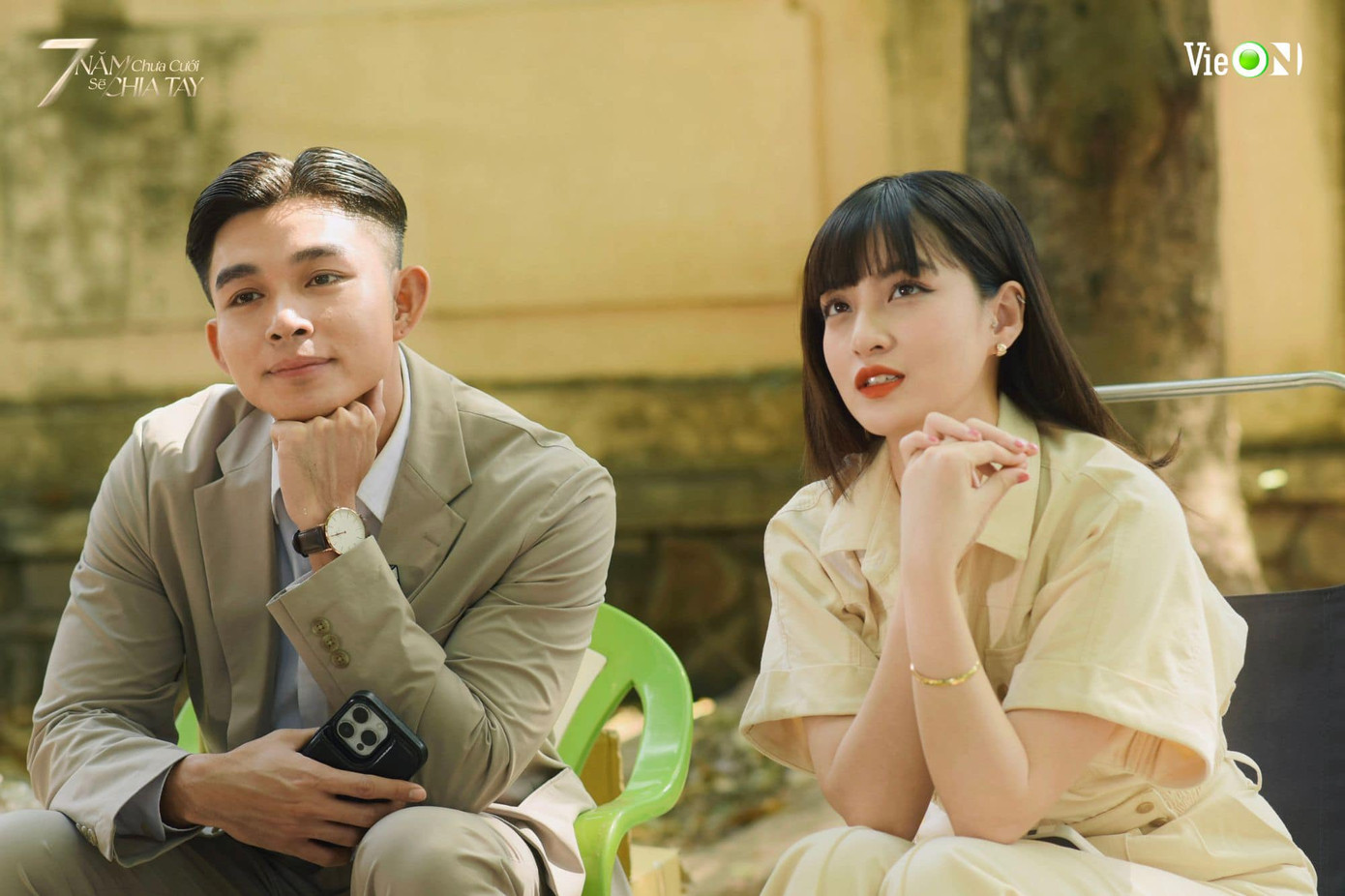 Vai Bảo Ngọc của Thảo Tâm có phần chìm hơn những người còn lại. Vai Bảo Ngọc của Thảo Tâm có phần chìm hơn những người còn lại.