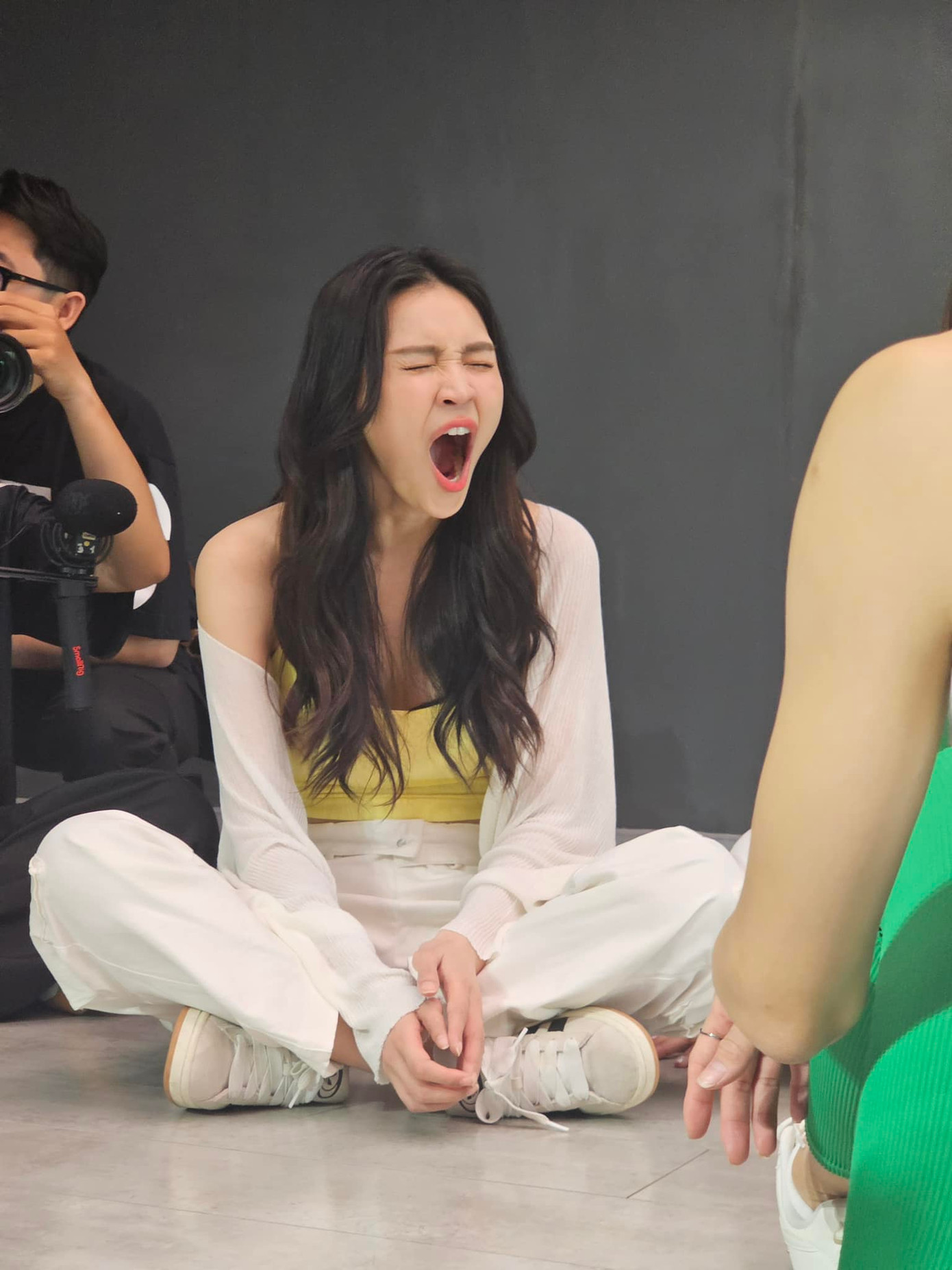 Lan Ngọc dường như chưa quen với việc lệch múi giờ khi về Việt Nam.