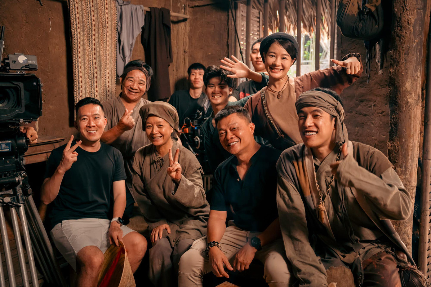 Đạo diễn Hoàng Nam (bìa trái) là một YouTuber đình đám. Đạo diễn Hoàng Nam (bìa trái) là một YouTuber đình đám.