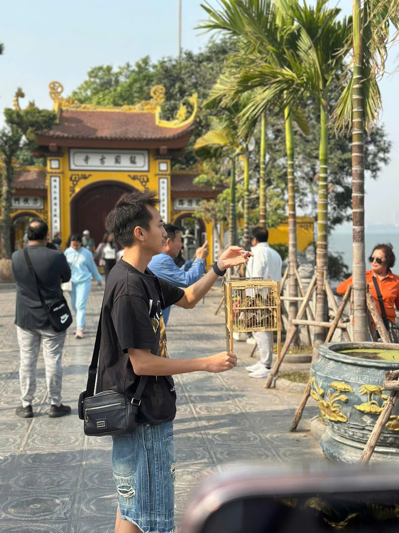 Khầy báo không chạy theo xu hướng “đi nhanh - đi nhiều”. Khầy báo không chạy theo xu hướng “đi nhanh - đi nhiều”.