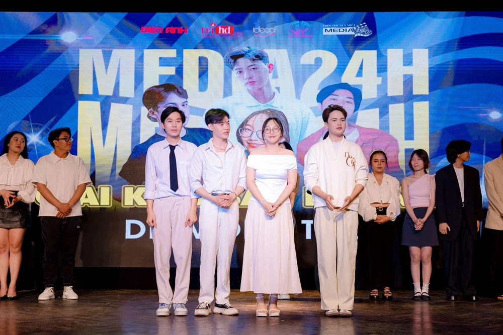 4 đội lọt vào chung kết đều trải qua nhiều thử thách. 4 đội lọt vào chung kết đều trải qua nhiều thử thách.